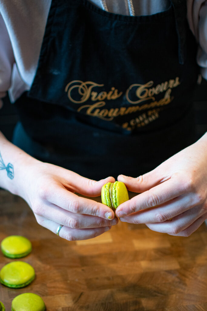 Assemblage de coques de macarons